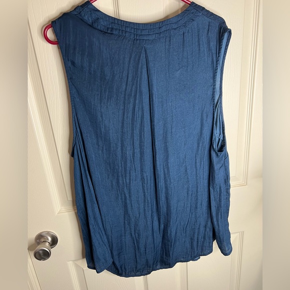 Sleeveless Navy Blue Torrid Top Sz 4X - Picture 4 of 4
